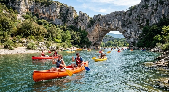 Descente en canoë dans les gorges de l'Ardèche