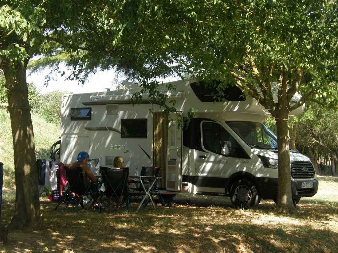 Emplacements camping-car ombragés en Ardèche