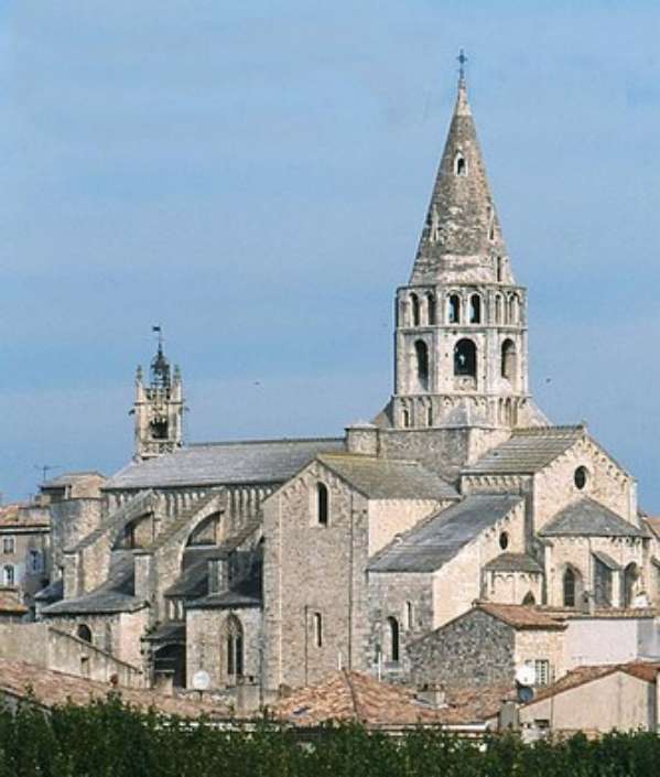 histoire medieval eglise bourg saint andeol ardeche