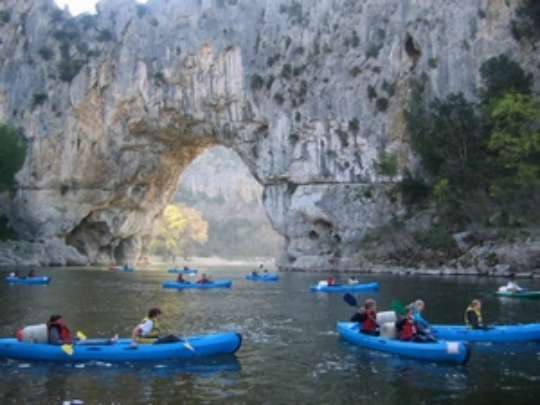 pont-arc-canoe-kayak